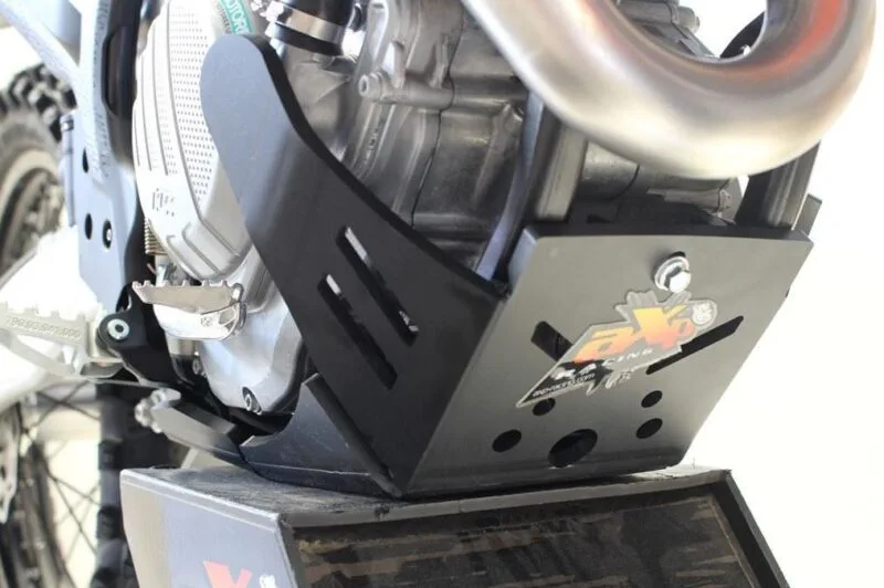 5f765d1af7c15f67544e82cad00318b79eb11e0e_397_AX1502 AXP Xtrem HDPE Hasplåt Svart KTM 250/350 SXF/XCF / Husqvarna FC250/350 19-22 - AXP Racing - Hasplåtar