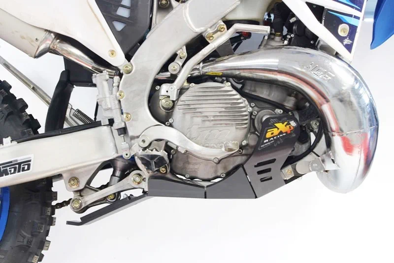 ax1624_2 AXP Xtrem HDPE Skid Plate Black TM Racing EN250/EN300 2T 22- - AXP Racing - Hasplåtar