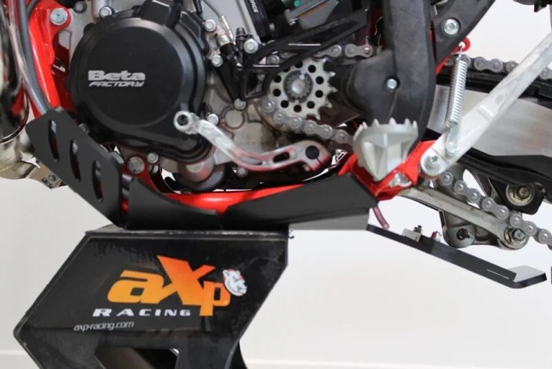 dc185b7d73542620eedccd25f9f03df913671b26_397_AX1550 AXP Xtrem HDPE Skid Plate Black Beta 250RR/300RR 20-24 - AXP Racing - Hasplåtar