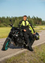 Lindstrands textiljacka Lomsen Svart/HV gul