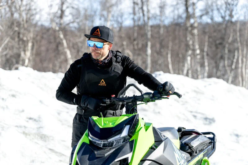 AMOQ Core Skyddsväst Svart