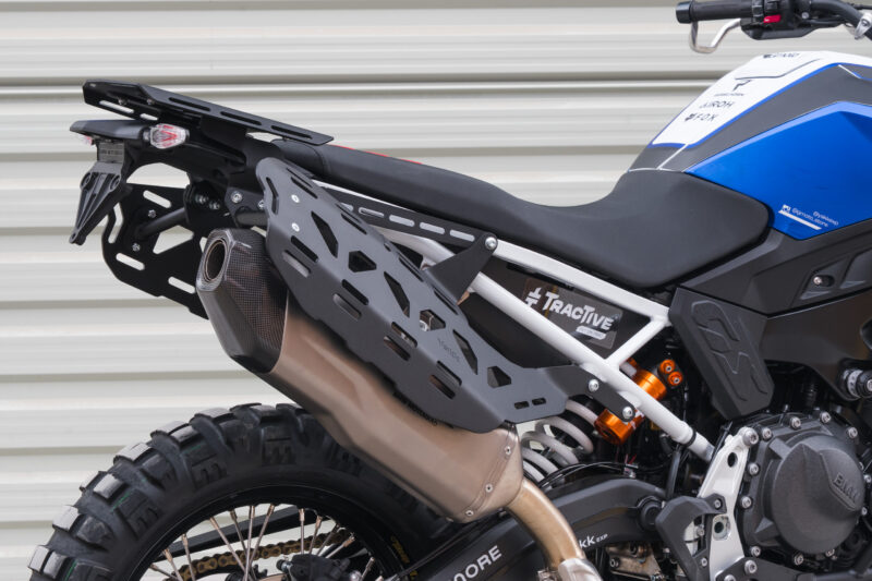 Yakk EXP Side pannier luggage rack BMW F900 GS (24-) black Yakk EXP Side pannier luggage rack BMW F900 GS (24-) black