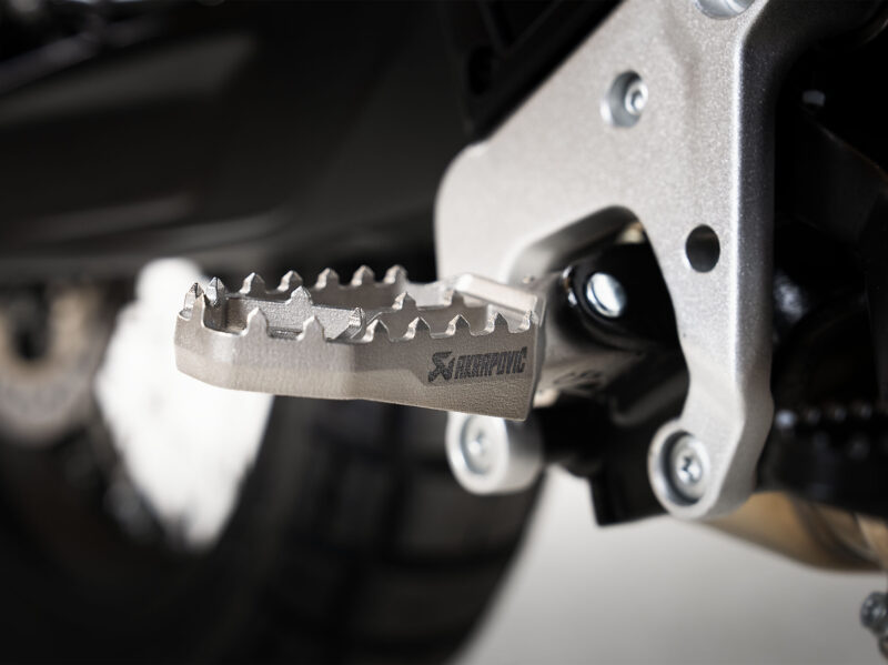 Akrapovic Adventure Footpeg Set (Titanium) CFMOTO 450/700/800/1000MT/-X 2024-202 Akrapovic Adventure Footpeg Set (Titanium) CFMOTO 450/700/800/1000MT/-X 2024-202